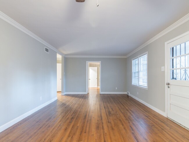 Building Photo - NEWLY RENOVATED - 2BR/1.5BA in Whitehaven!