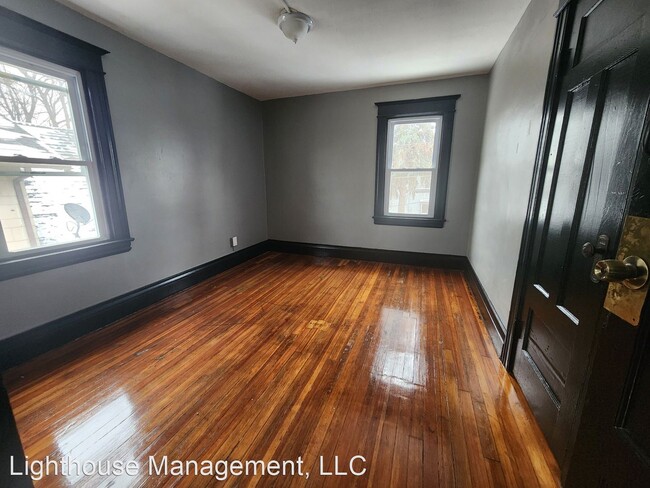 Building Photo - 4 br, 1.5 bath House - 67 Leo St.