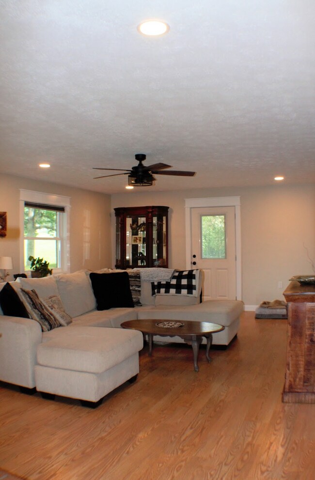 Building Photo - "Charming 3-Bed Retreat with Finished Basement & Fireplace in Scenic Mills River!" Furnished