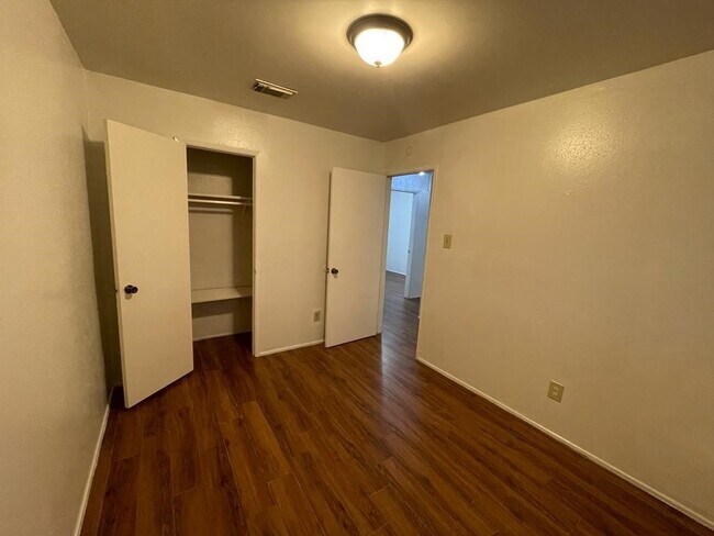 Building Photo - 7431 La Pl Dr