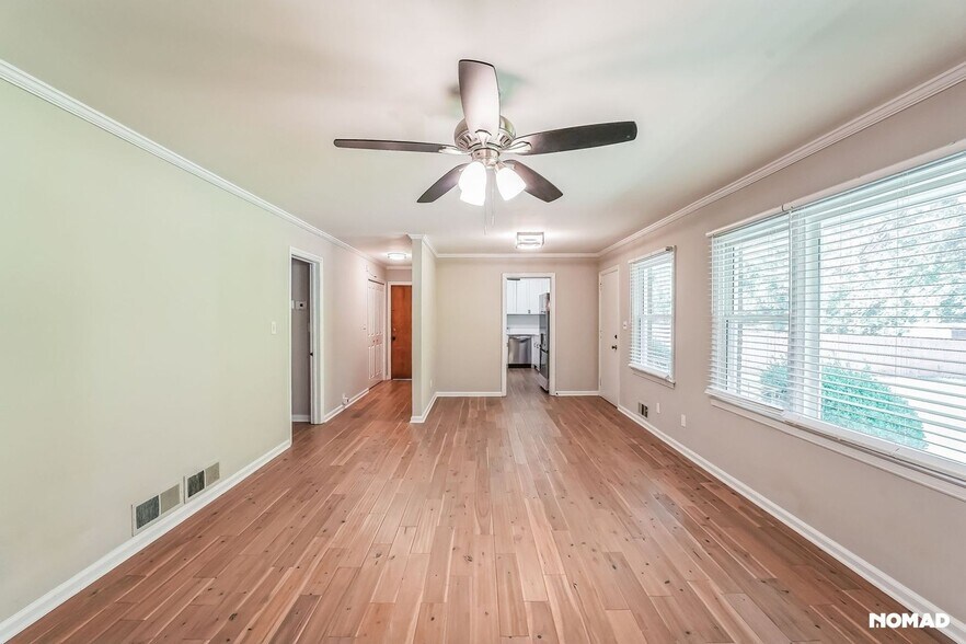 Building Photo - 2257 Collins Dr