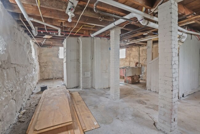 Building Photo - 6 Coffin Ave Ct