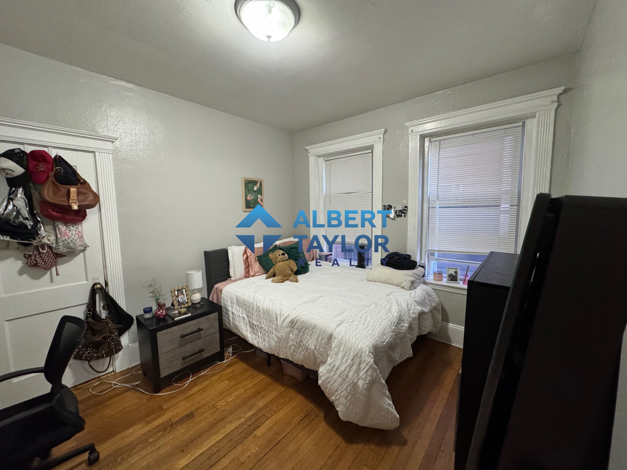 Building Photo - 466 Park Dr