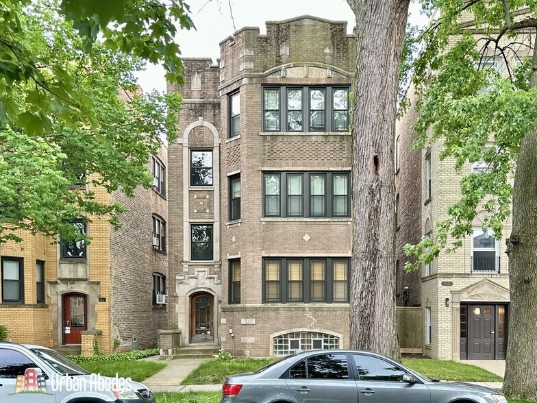 Primary Photo - 2619 W Greenleaf Ave