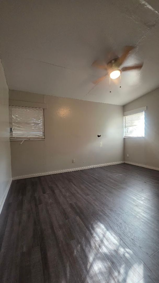 Building Photo - 4/1