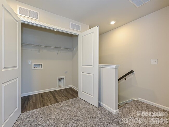 Building Photo - 5240 Brailey Cir