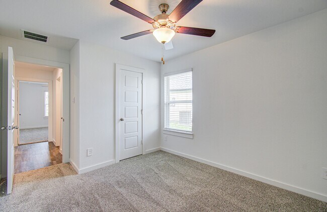 Building Photo - 1130 Desert Willow Dr