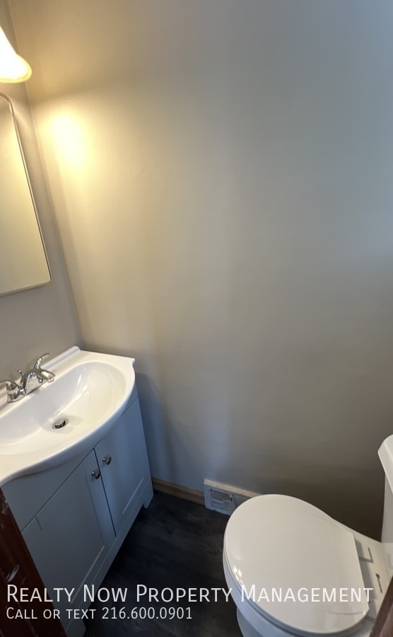 Building Photo - 3322 Milverton Rd