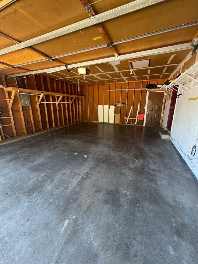 Building Photo - Westmoor West Home