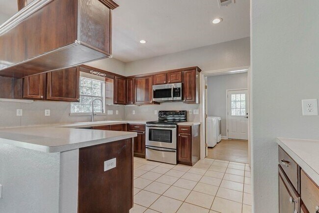 Building Photo - 8411 Syms St