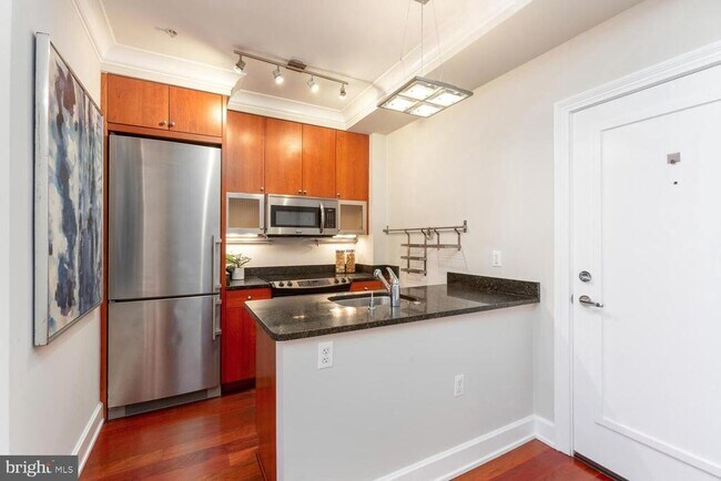 Building Photo - 1121 24th St NW