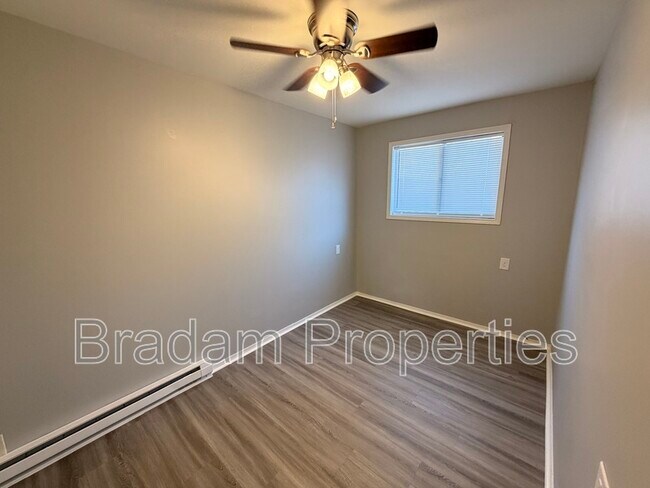 Building Photo - 1615 1/2 N Main St