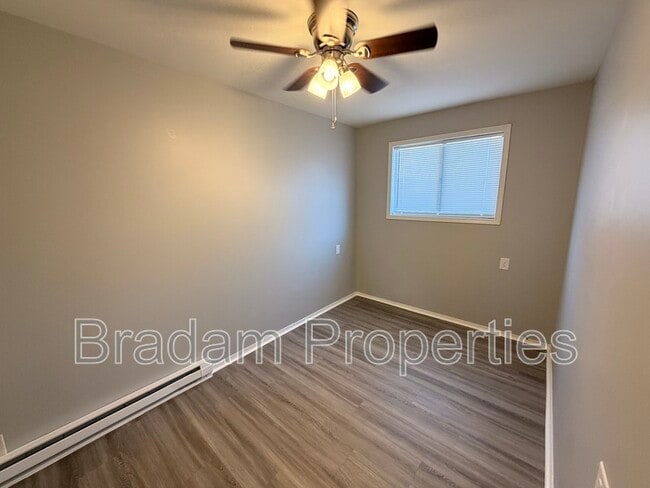 Building Photo - 1615 N Main St