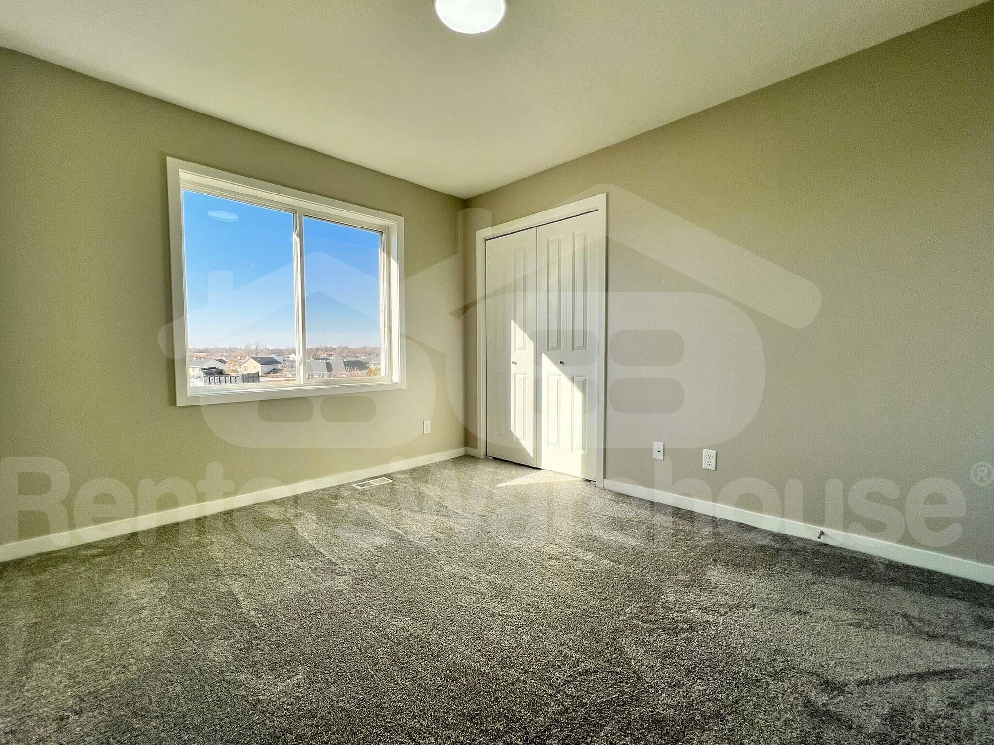 Building Photo - 7000 Lake Hill Dr
