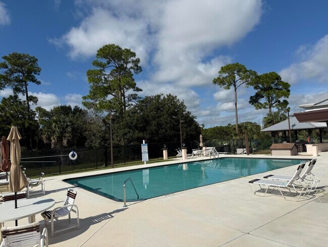 Building Photo - 8913 SW Chevy Cir