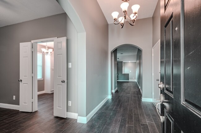 Building Photo - 8515 Holly Spring Ln