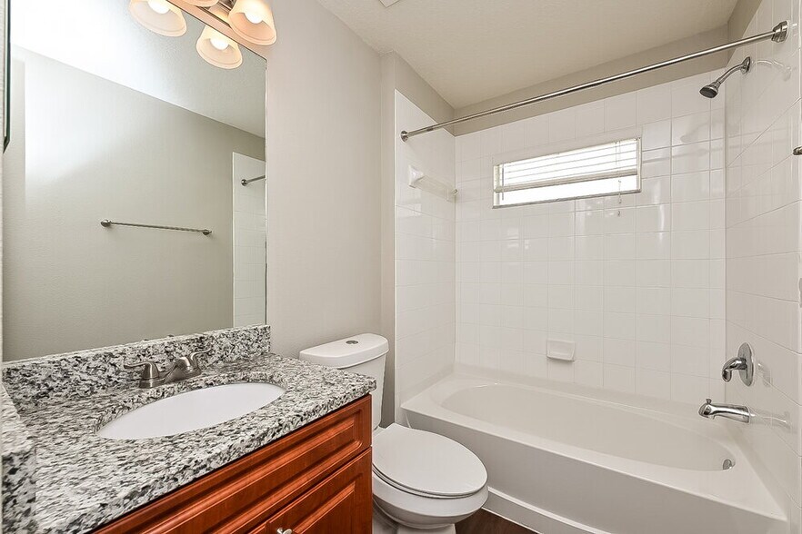 Building Photo - 12903 Lake Vista Dr