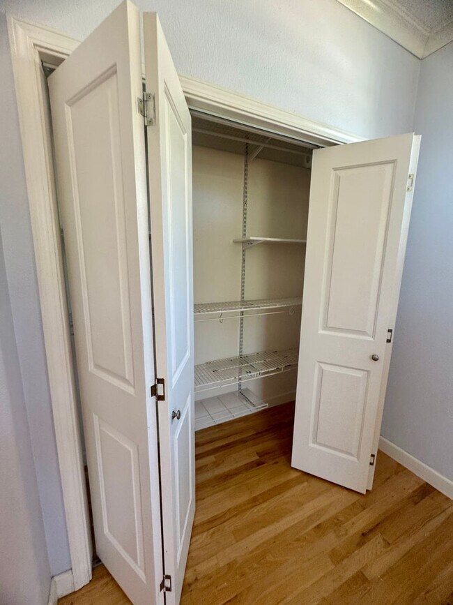 Building Photo - Charming 3-Bedroom, 2-Bath Home in a Pictu...