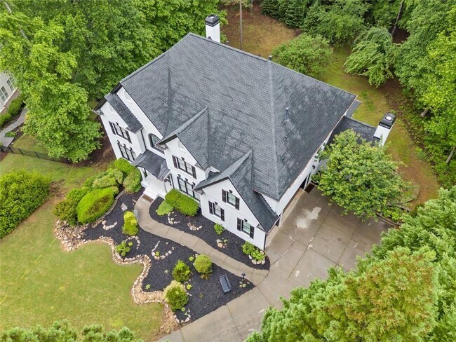 Building Photo - 882 Hallbrook Ln