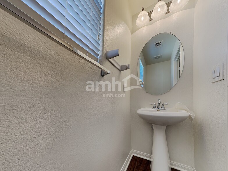 Building Photo - 5676 Orangeroot Ct