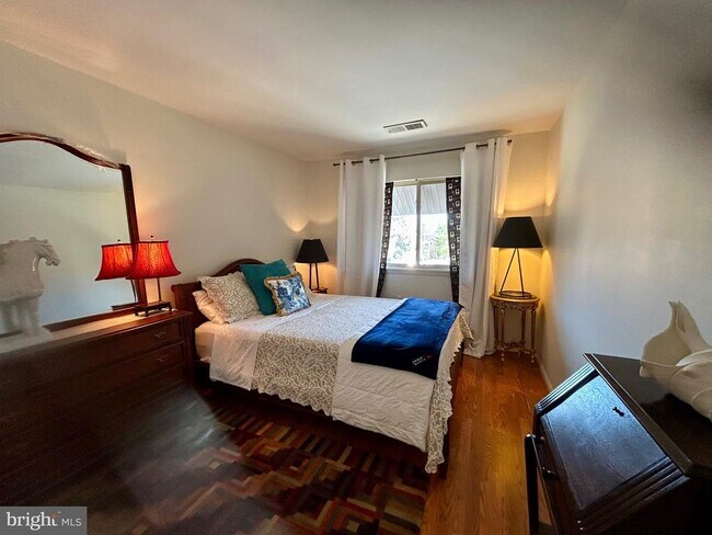 Building Photo - 18624 Walkers Choice Rd