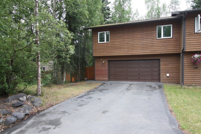 Primary Photo - 3 Bedroom Townhome in Eagle River w/ Fence...