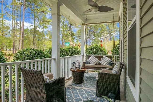 Building Photo - Johns Island 4BR, 2.5 BA Gem: Features Wood Floors, 2-Car Garage, & Community Pool