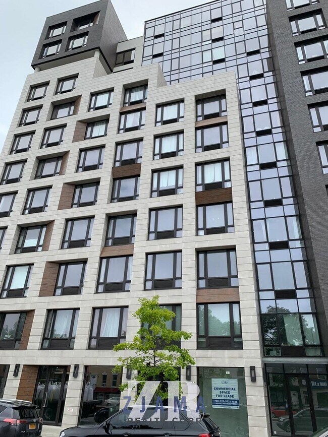 Building Photo - 635 4th Ave Ave