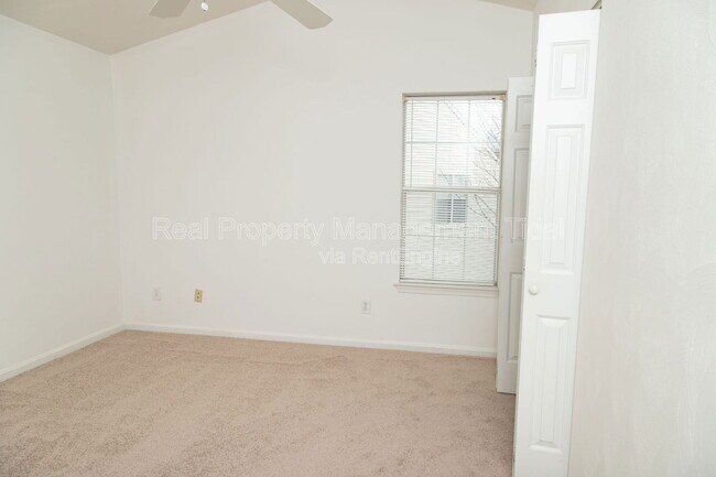 Building Photo - 3940 Horse Run Glen