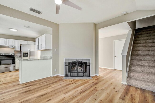 Building Photo - Newly remodeled 3 bed, 2.5 bath in gated c...