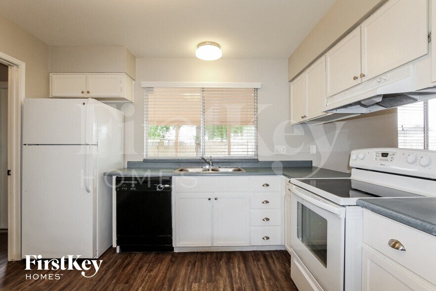 Building Photo - 3846 W Dalphin Rd