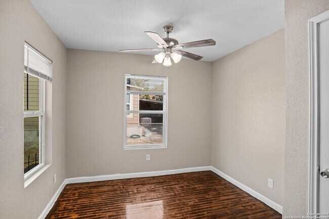 Building Photo - Well-Maintained 3-Bedroom Home – Ideal for Students & Professionals!