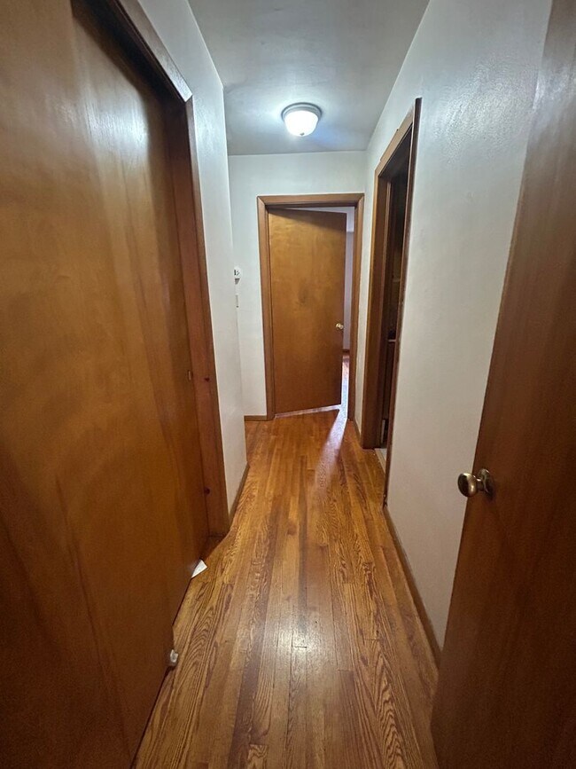 Building Photo - Charming Downtown State College Ranch Home Available August 2026
