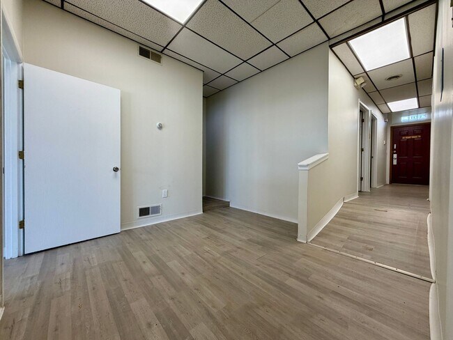 Building Photo - 3528 Boulevard of the Allies