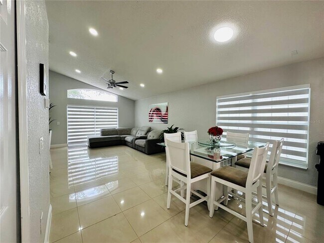 Building Photo - 8885 Palisades Beach Ave