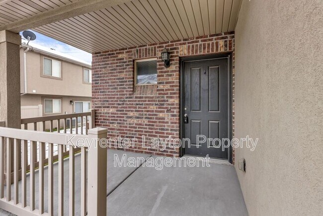 Building Photo - 2415 Wellington Dr