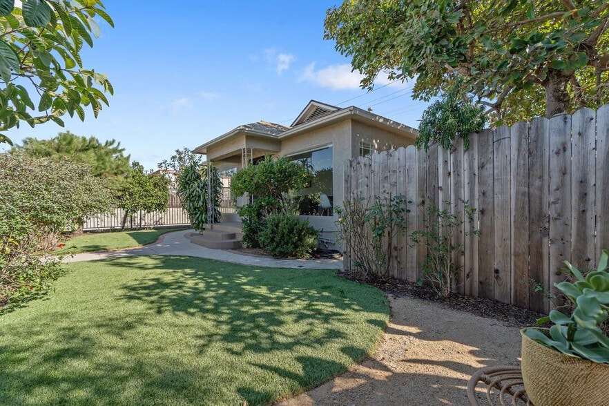 Building Photo - 2324 S Highland Ave