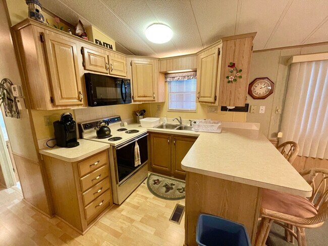 Building Photo - 437 Nettles Blvd