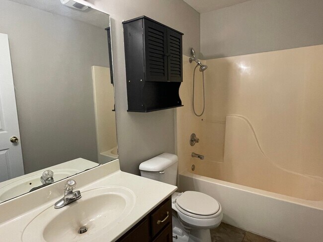 Building Photo - 1425 Joyner Dr