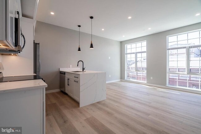 Primary Photo - 2401 Washington Ave