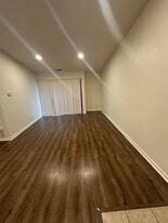 Building Photo - 415 Tyler Pl