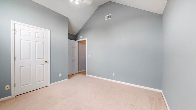 Building Photo - 4 Bedrooms, 2 Bathrooms in the Heart of Richmond Hill - Mulberry Subdivision