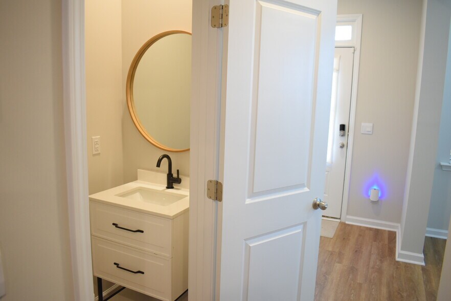 Building Photo - 1070 Clapboard Ln