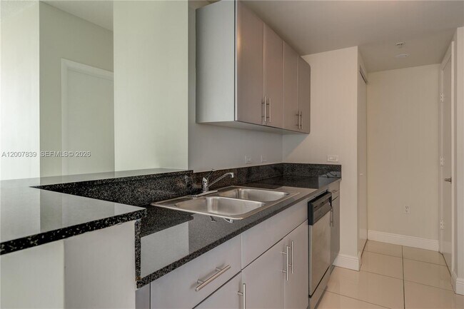 Building Photo - 1871 NW S River Dr