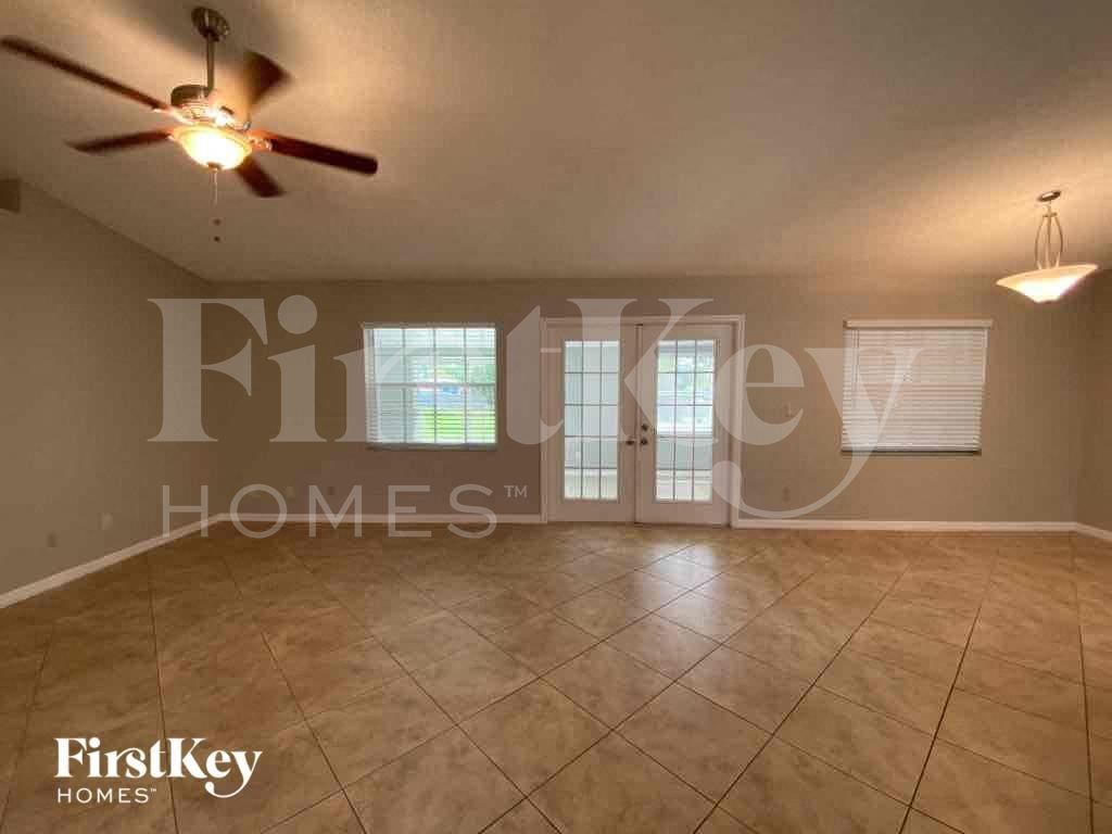 Building Photo - 944 Devonshire Way