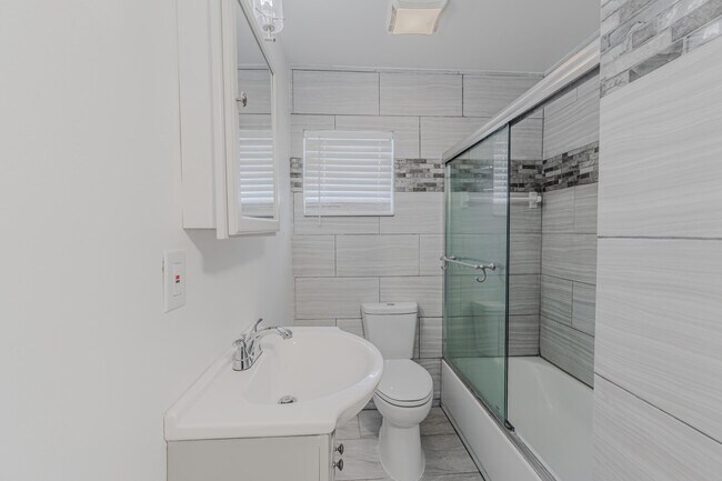 Building Photo - 112 W 34th St