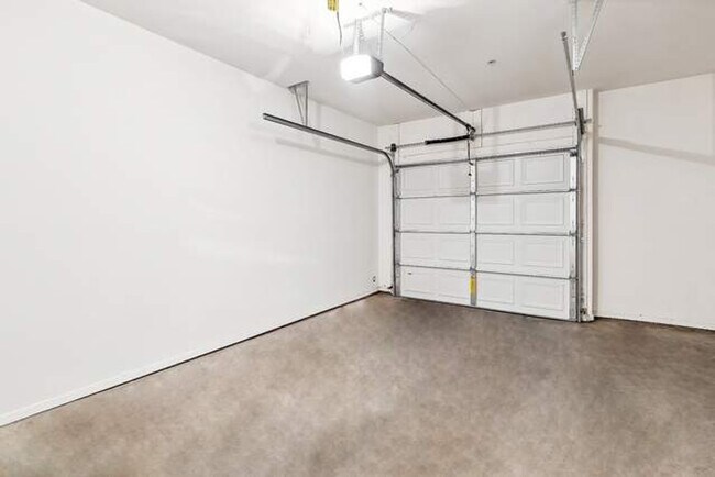 Building Photo - 6610 N 93rd Ave