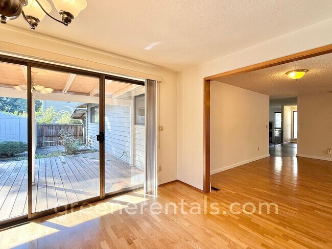 Building Photo - Cozy Meets Convenient in This Lacey Charme...