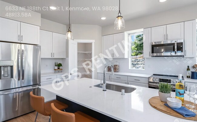 Building Photo - 6633 NE 188th Ct