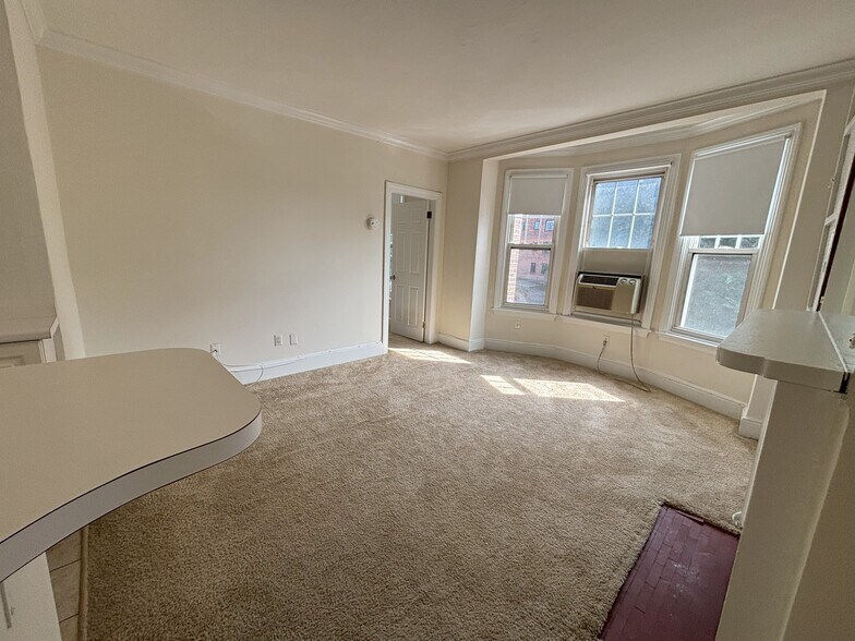 Building Photo - 1243 Beacon St